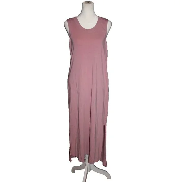 tiered knit maxi dress with eyelet trim Charlotte Eyelet Maxi Dress – Savannah Taylor